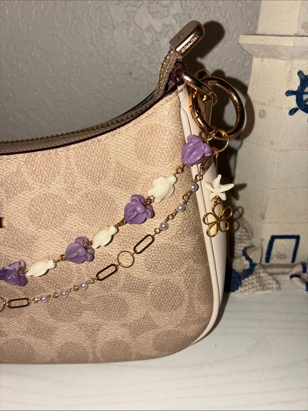 Purple Hawaiian Crown Flower & Cream Turtle Acrylic Beaded Purse Chain - Picture 2 of 2